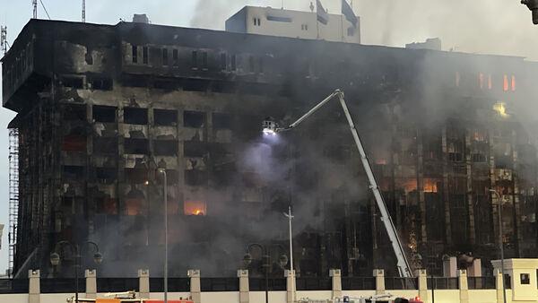 埃及警察总部发生火灾，数十人受伤