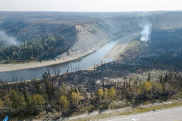 加拿大遭遇“前所未见”的野火季节